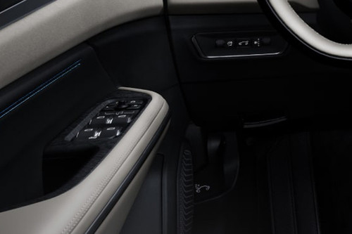 LYNK&CO 01 Drivers Side In Side Door Controls