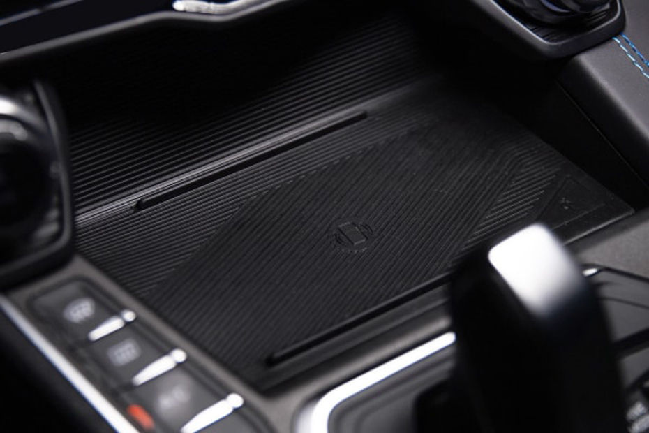 Power Accessories Outlet View of LYNK&CO 01