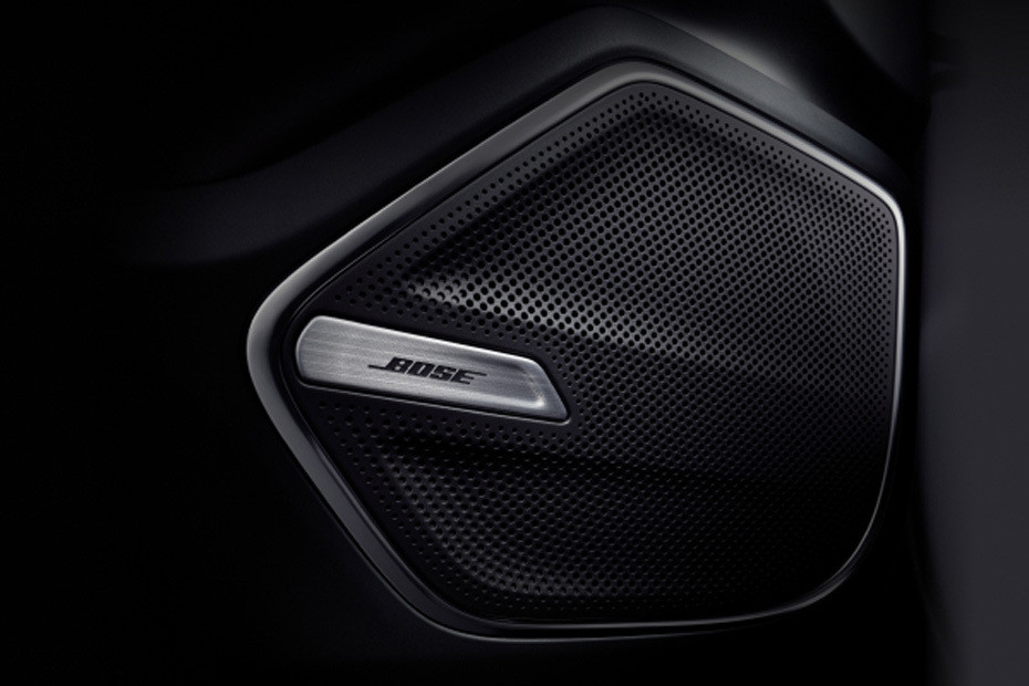 Speakers View of LYNK&CO 09