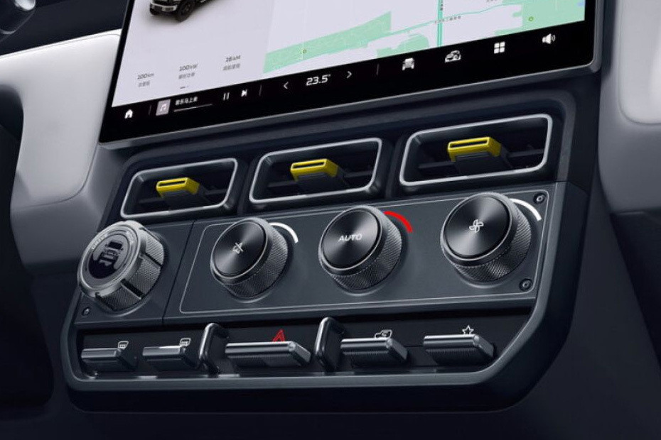 Front AC Controls of iCaur V23