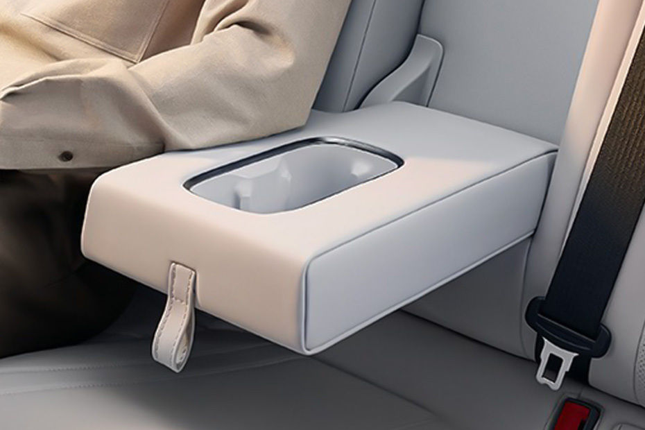SU7 Armrest Rear