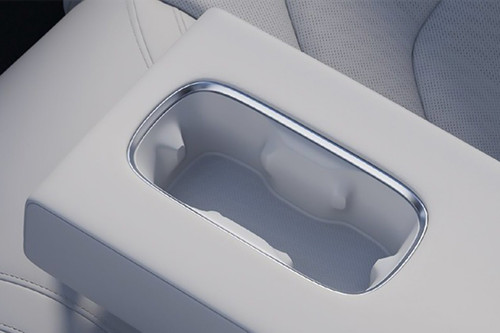 SU7 Cup Holders