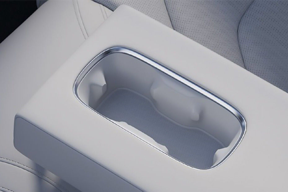 SU7 Cup Holders