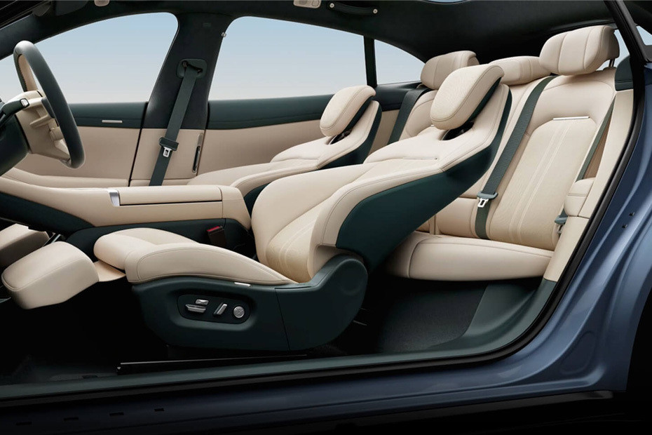 Xiaomi YU7 Front And Rear Seats Together