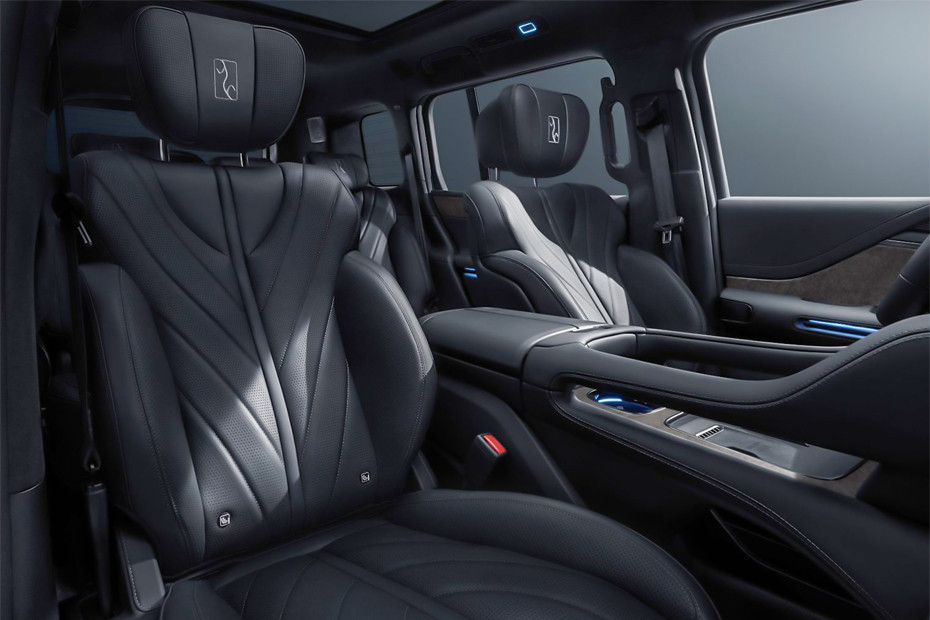 U8 Front Seats