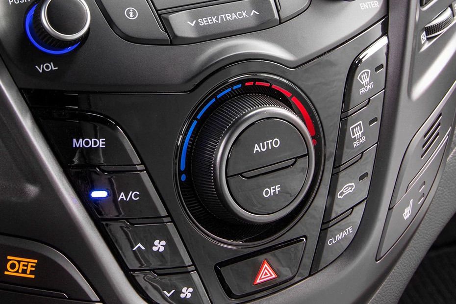 Side AC Controls of Hyundai Veloster Turbo 