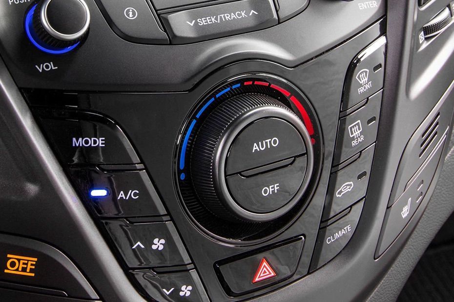 Side AC Controls of Hyundai Veloster Turbo 