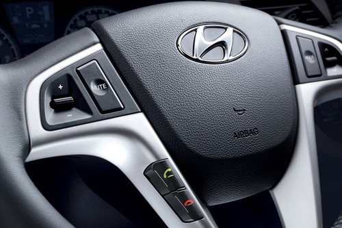 Hyundai Accent 5 DR Multi Function Steering