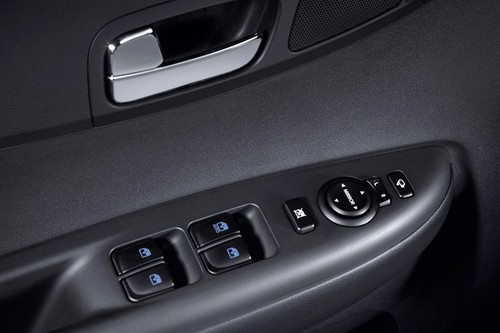 Hyundai i20 5DR Drivers Side In Side Door Controls