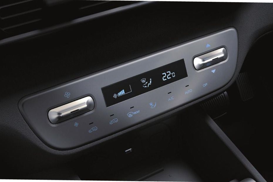 Front AC Controls of Hyundai Stargazer	