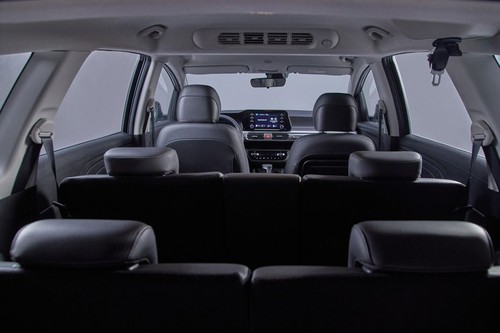 Hyundai Stargazer	 Front And Rear Seats Together
