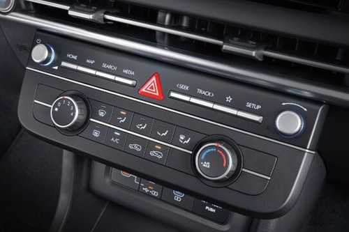 Front AC Controls of Hyundai Tucson
