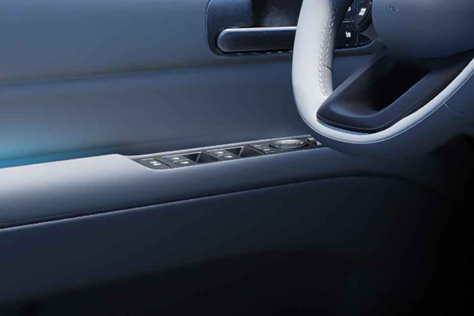 Hyundai Nexo Drivers Side In Side Door Controls