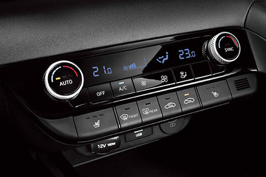 Front AC Controls of Hyundai Elantra