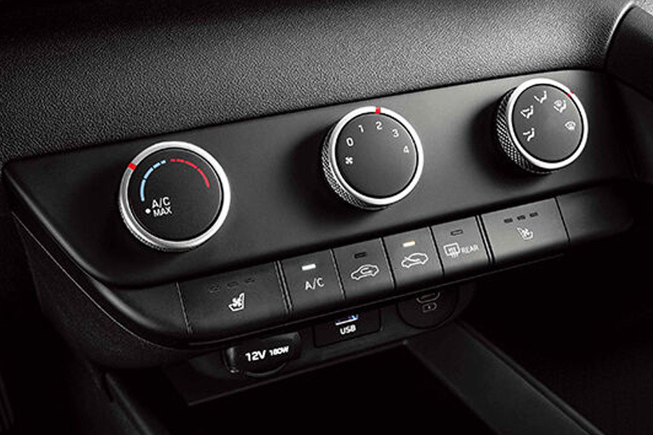 Front AC Controls of Hyundai Elantra