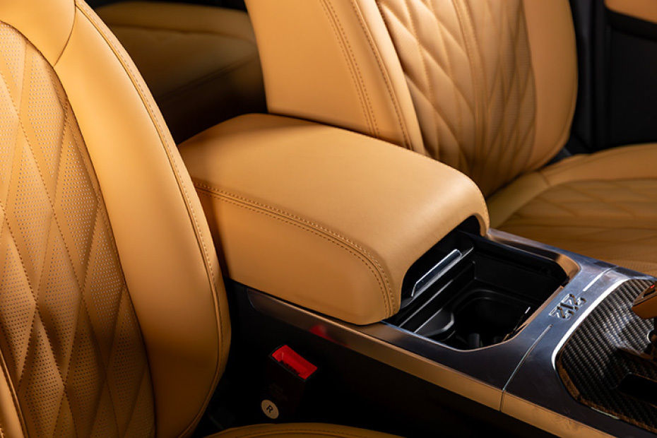 T01 Cup Holders