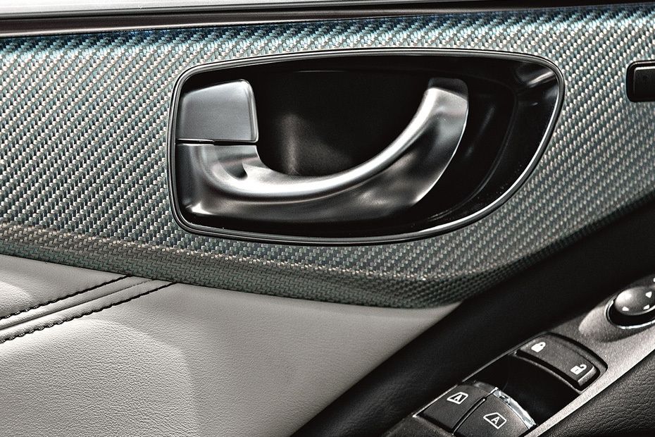 door handle interior of Infiniti Q60 (2022-2023)