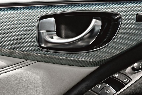 door handle interior of Infiniti Q60 (2022-2023)