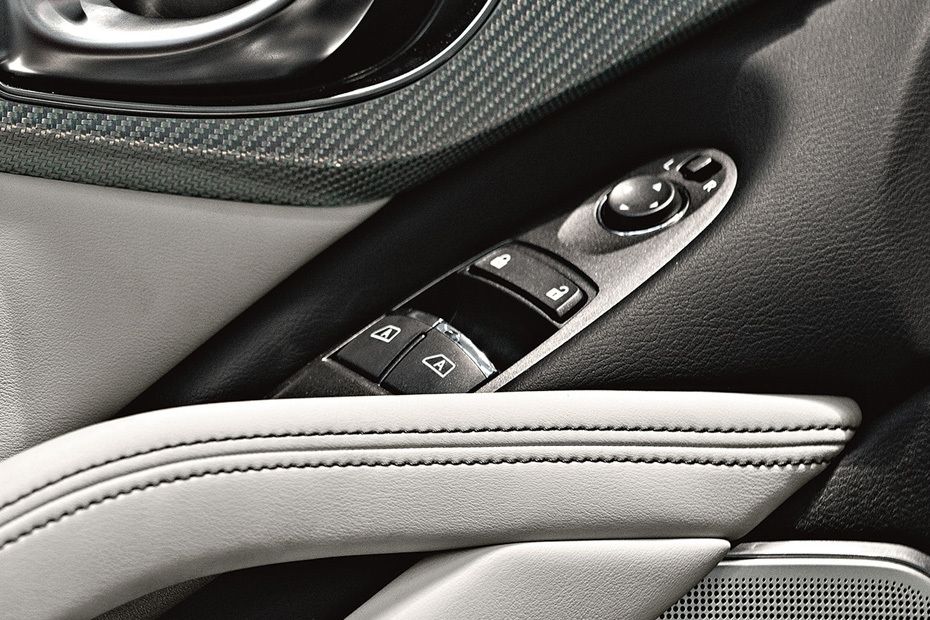 Infiniti Q60 (2022-2023) Drivers Side In Side Door Controls