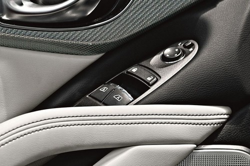 Infiniti Q60 (2022-2023) Drivers Side In Side Door Controls