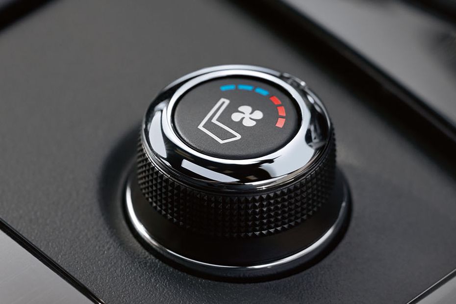 Front AC Controls of Infiniti QX70