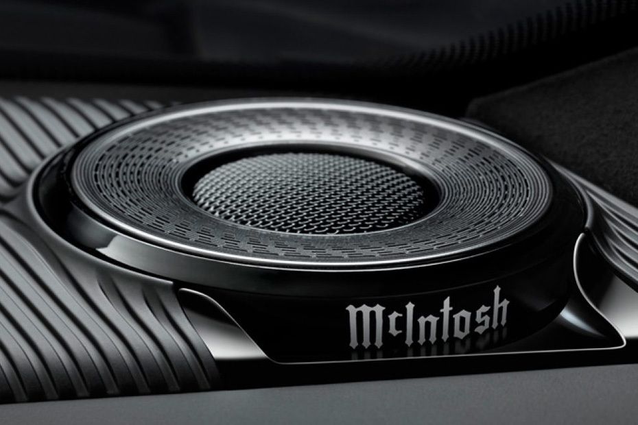 Speakers View of Jeep Grand Wagoneer