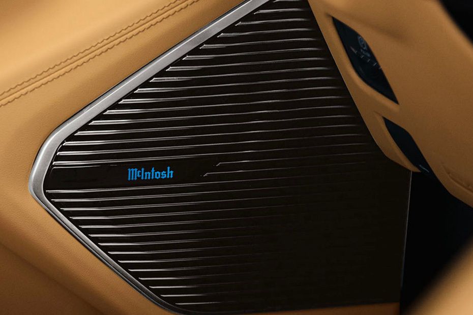 Speakers View of Jeep Grand Cherokee