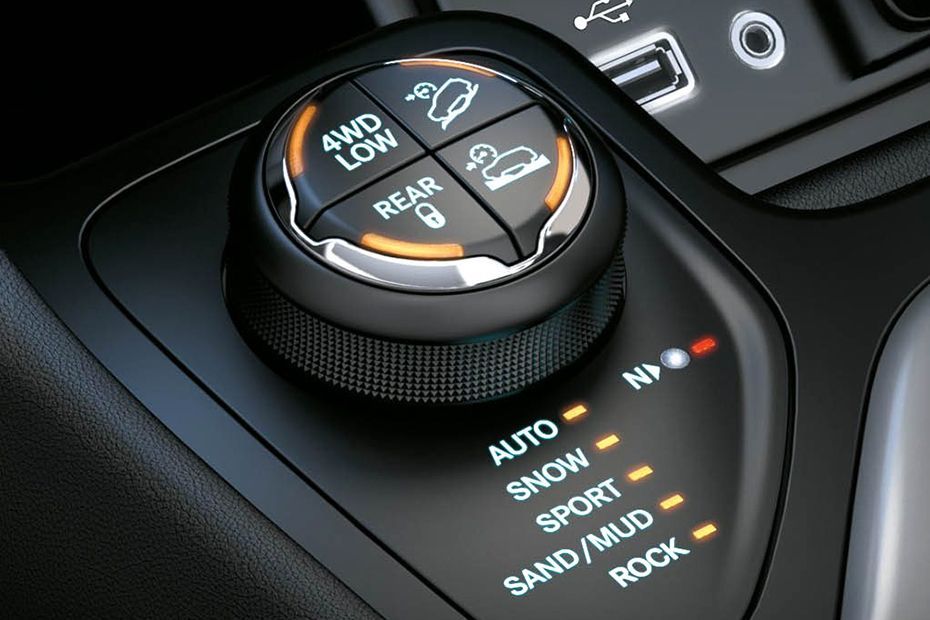 Power Accessories Outlet View of Jeep Cherokee (2022-2023)