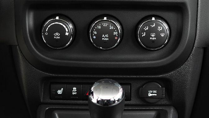 Front AC Controls of Jeep Patriot