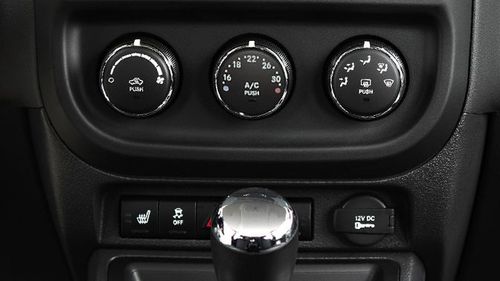 Front AC Controls of Jeep Patriot