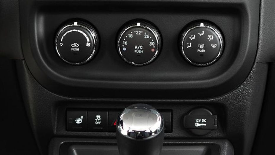 Front AC Controls of Jeep Patriot
