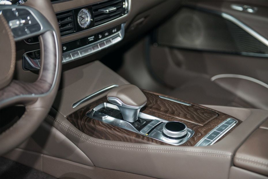 KIA Quoris 2019 Gear Shifter