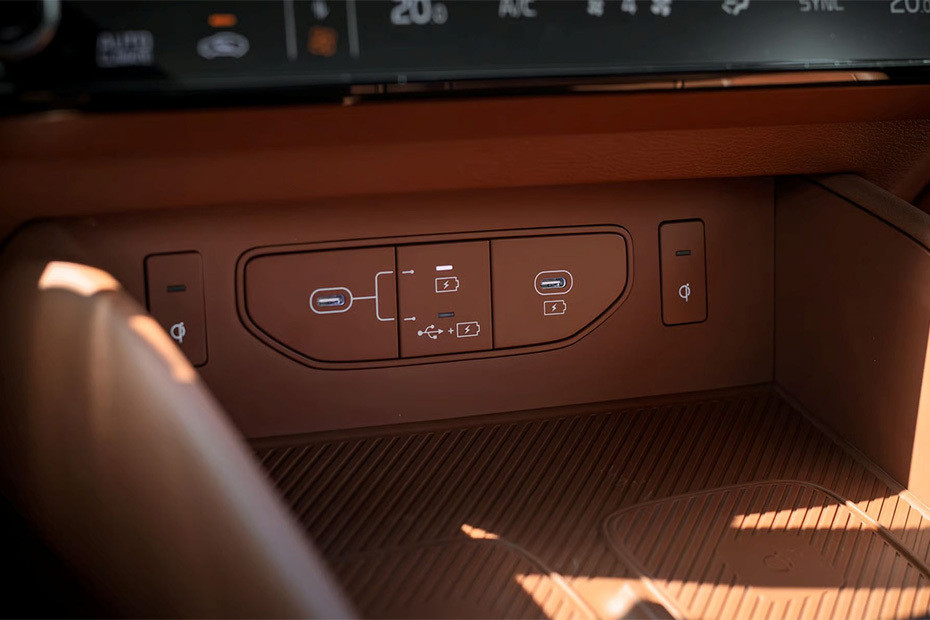 Power Accessories Outlet View of KIA K8