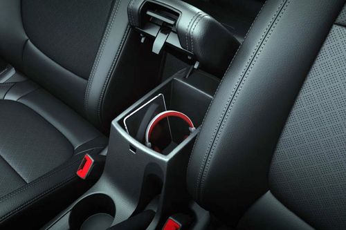 Rio 5-Door Front Center Divider