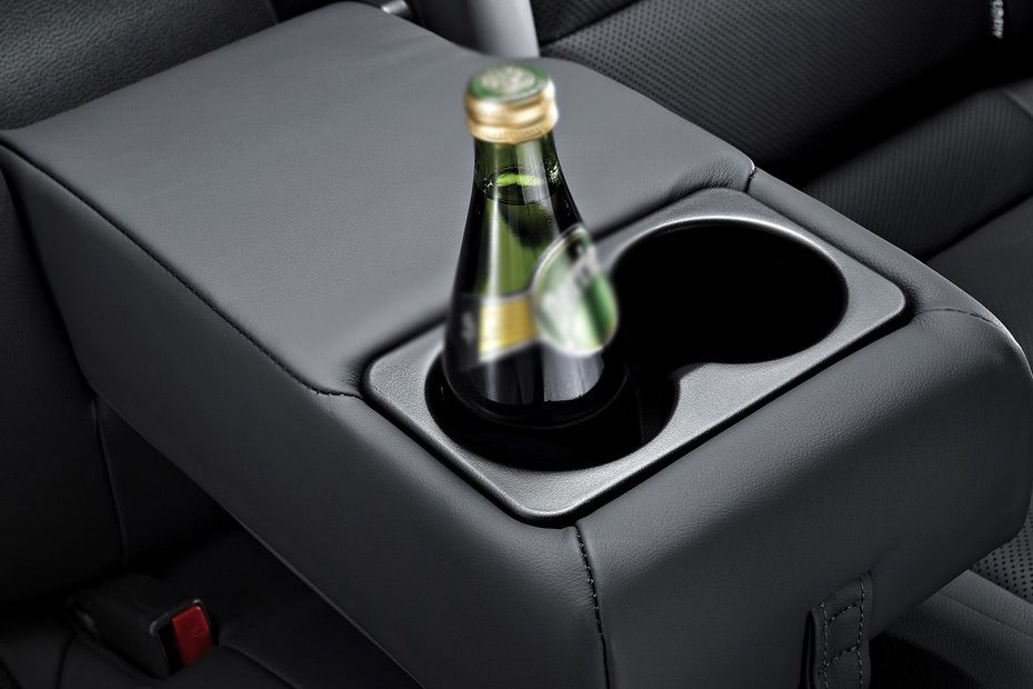 Cerato 5 Door Cup Holder Side View