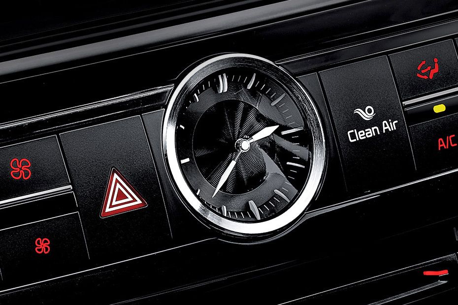 clock in KIA Quoris