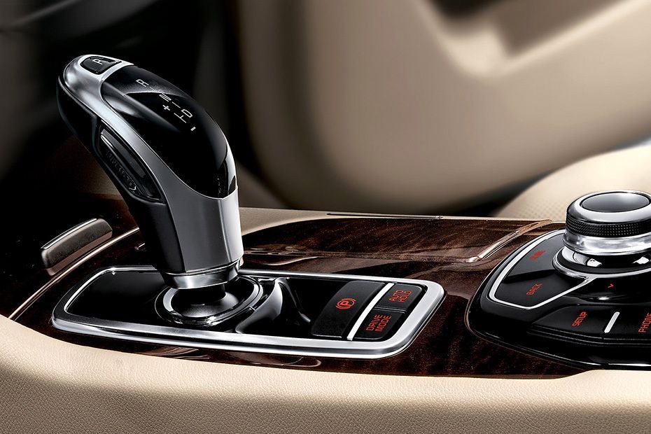 KIA Quoris Gear Shifter