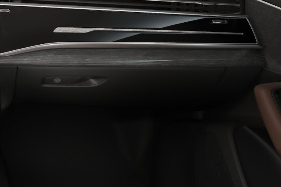 Audi Q8 Glove Box