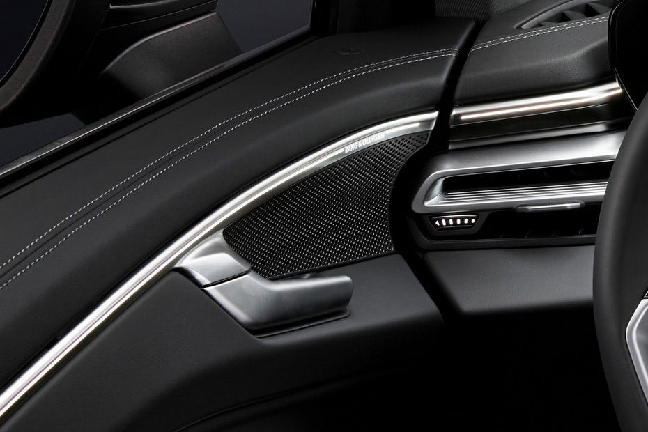 Speakers View of Audi A6