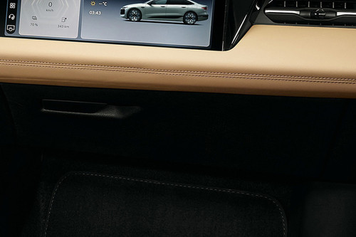 Audi A6L e-tron Glove Box