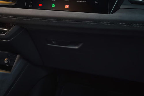 Audi SQ6 Sportback e-tron Glove Box