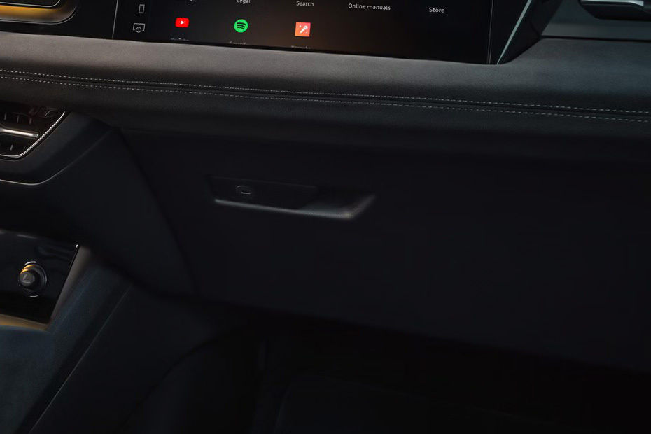 Audi SQ6 Sportback e-tron Glove Box