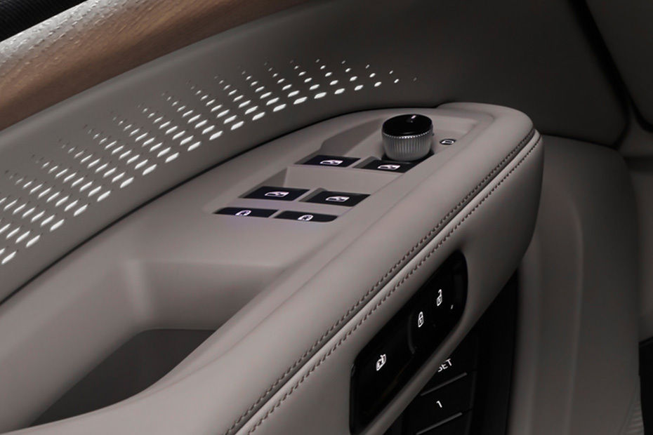Audi Q7 2026 Drivers Side In Side Door Controls
