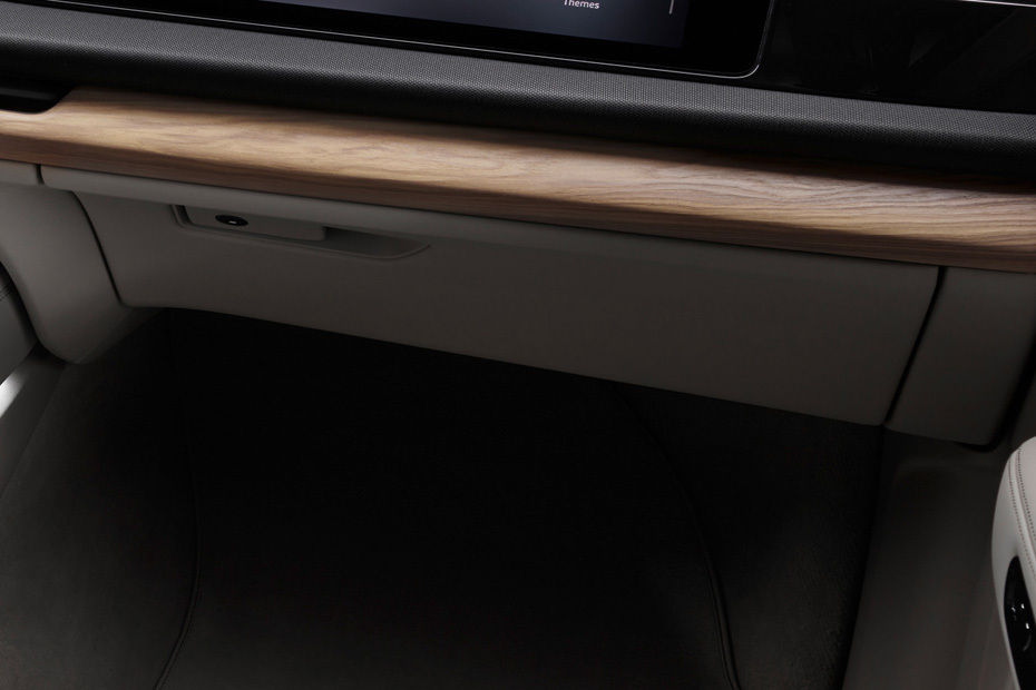 Audi Q7 2026 Glove Box