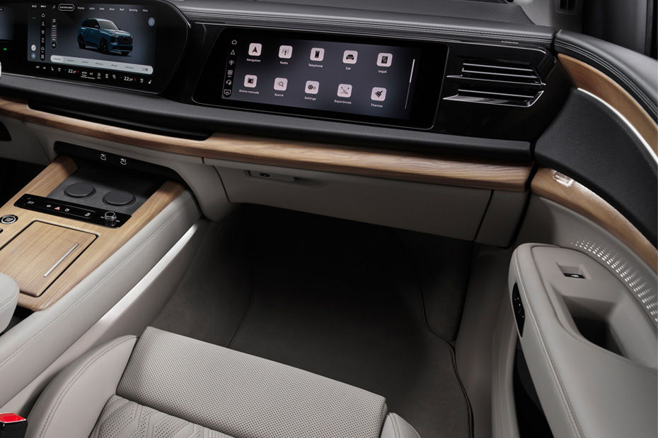 Audi Q7 2026 Passengers View