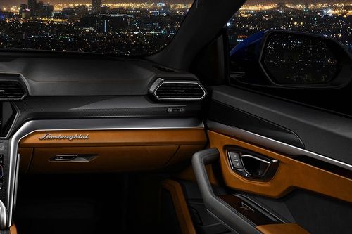 Lamborghini Urus(2022-2023) Passengers View