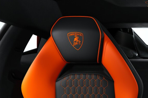 Revuelto Front Seat Headrest