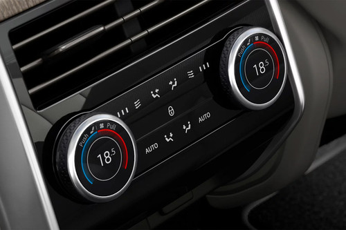Front AC Controls of Land Rover Range Rover