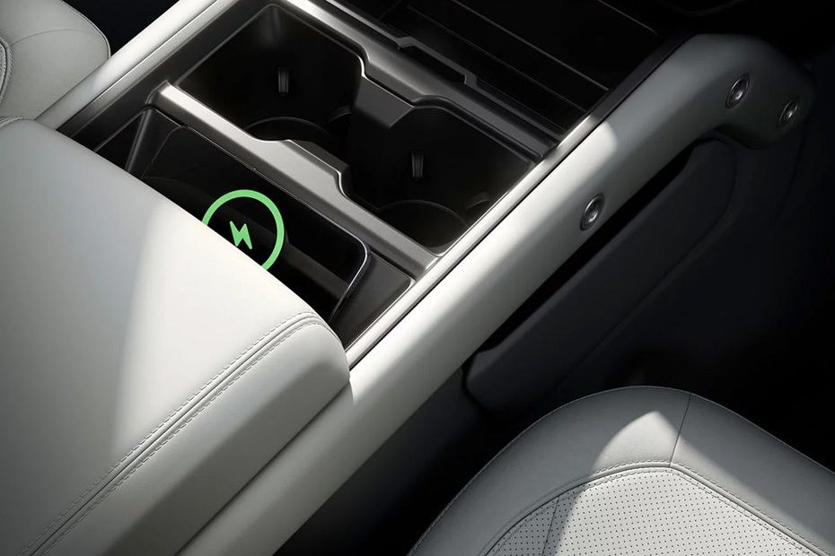 Power Accessories Outlet View of Land Rover DEFENDER 110