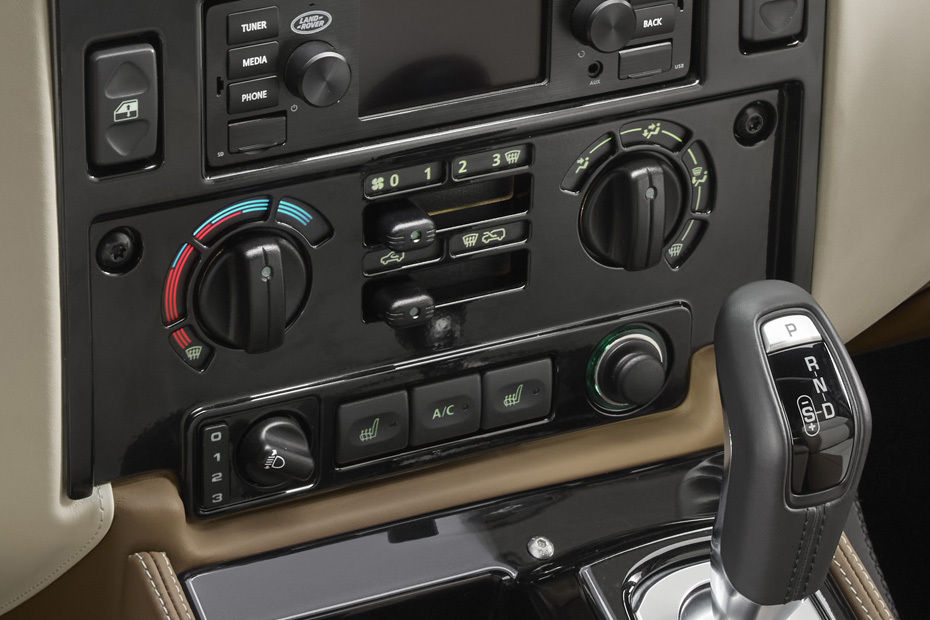 Front AC Controls of Land Rover Classic Defender